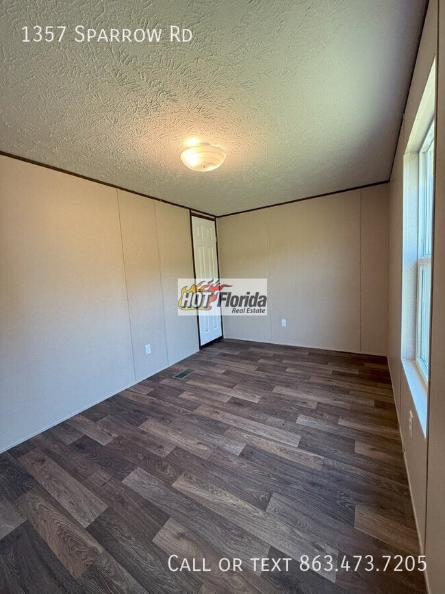 Building Photo - 1357 Sparrow Rd
