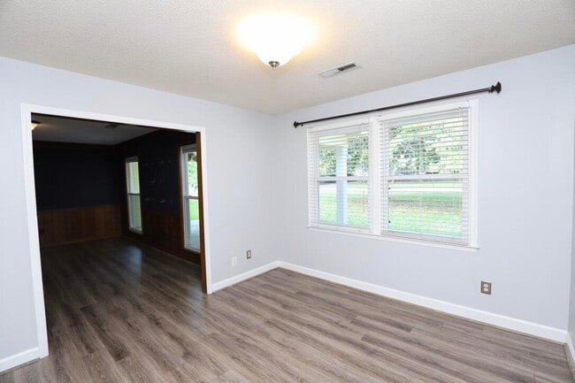 Building Photo - 579 Sierra St