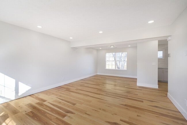 Building Photo - Beautifully 4-Bedroom Home in the Heart of Brownsburg!