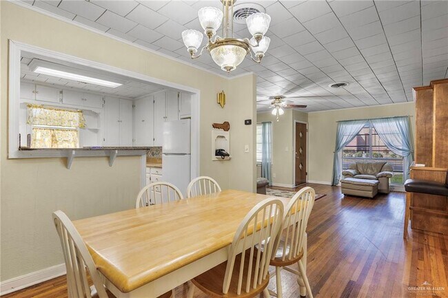 Building Photo - 25 W Kelly Ave