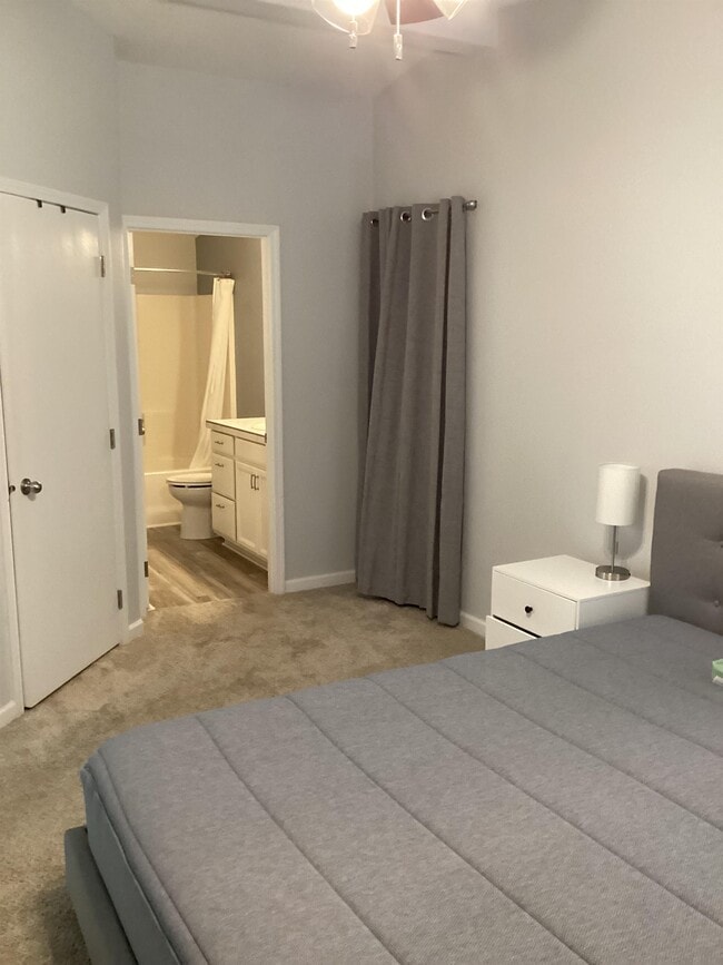 Building Photo - 250 SW 30th St