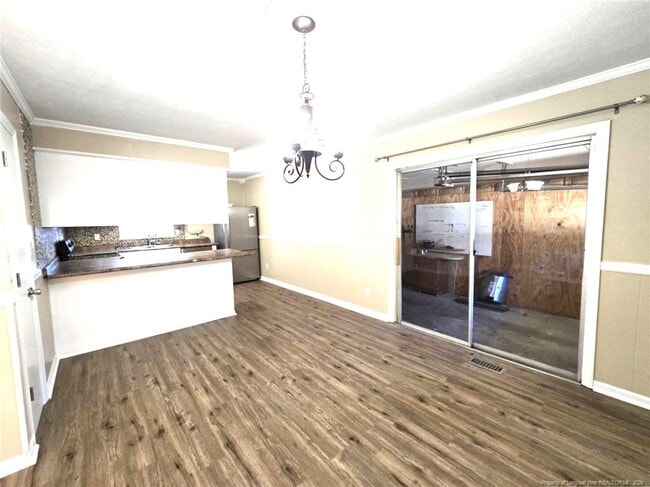 Building Photo - 266 Channing Dr