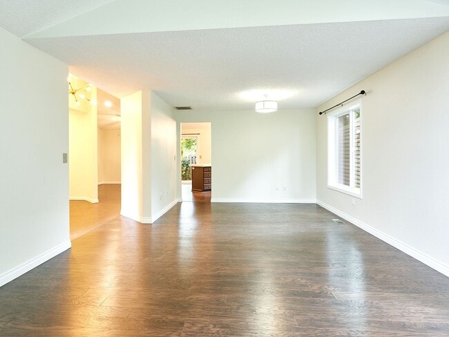 Building Photo - 3 bed, 2 bath single-level home in South Salem