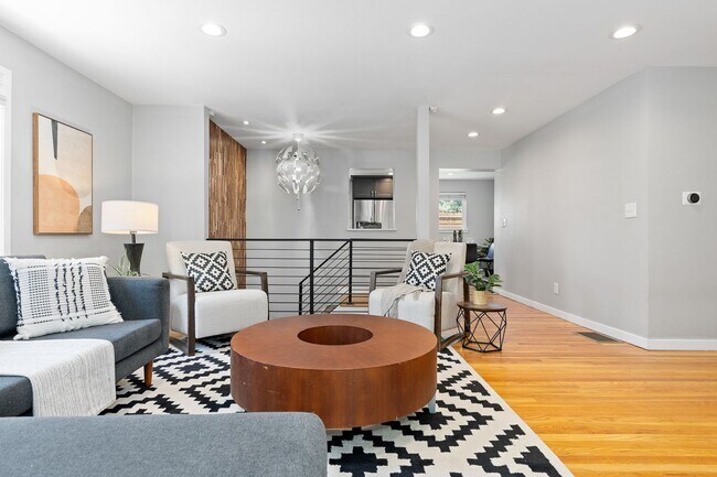 Building Photo - Recently Updated Home in Prime Sunnyside N...