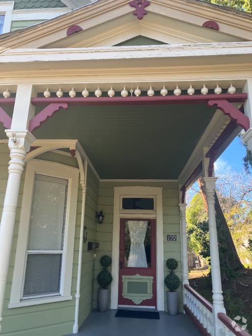 Building Photo - 172 B