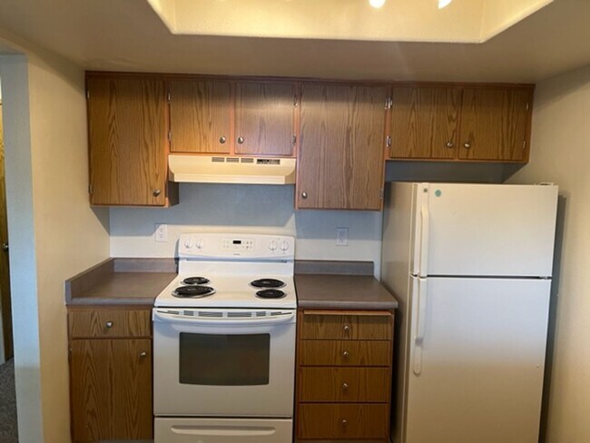 Building Photo - SINGLE LEVEL 2 BEDROOM CONDO