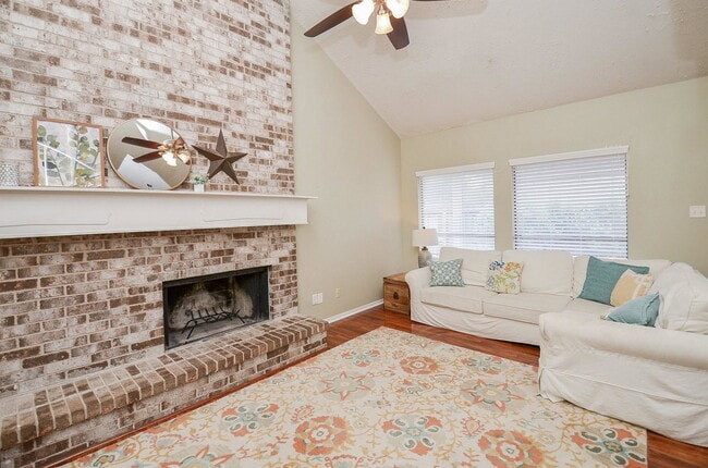 Building Photo - Echo Ridge, Sugar Land, TX 77478 - 3 BR 2 BA single-family home