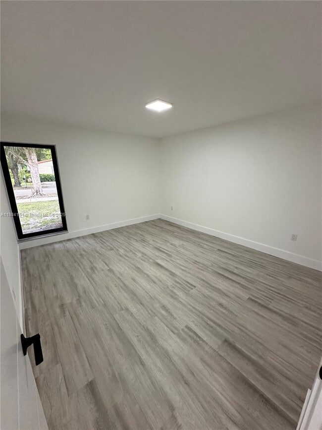 Building Photo - 15471 Turnbull Dr