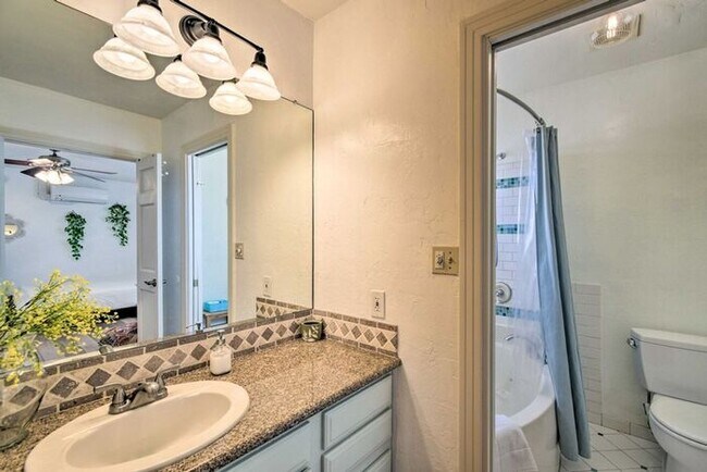Building Photo - 4 Bed, 3 Bath, stunning home, located in t...
