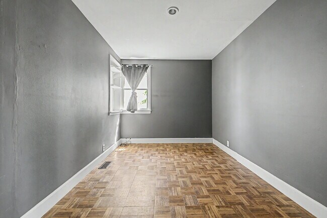 Building Photo - "Charming 3-Bed Townhouse in Denver's Heart – Spacious 1350 Sq Ft Living!"