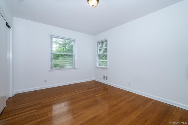 Building Photo - 25 Crosshill Rd