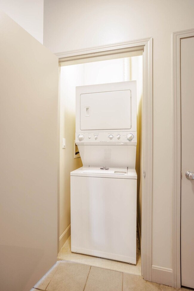 Building Photo - 121 E Freedom Way