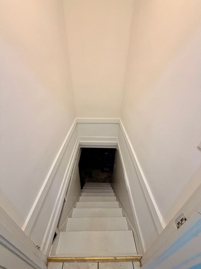 Building Photo - 538 S Hardy Ave