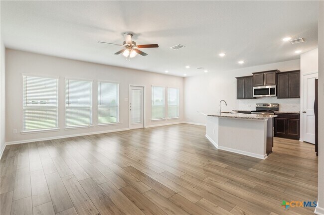 Building Photo - 2823 Fox River Dr