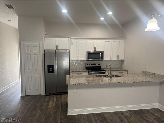 Building Photo - 3414 Santa Barbara Blvd