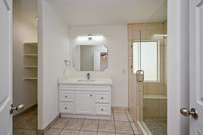Building Photo - 18135 Brightwood Park Ln