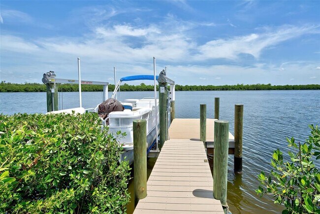 Building Photo - 15240 Spanish Point Dr
