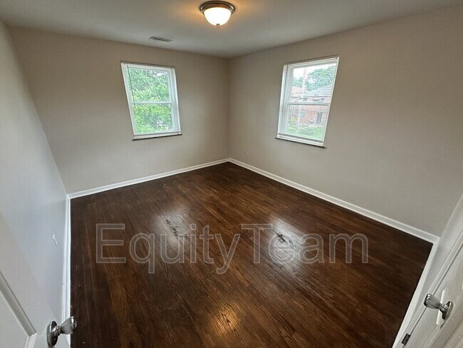 Building Photo - 3918 E Gatewood Ln