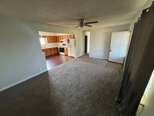 Building Photo - Columbine Ave