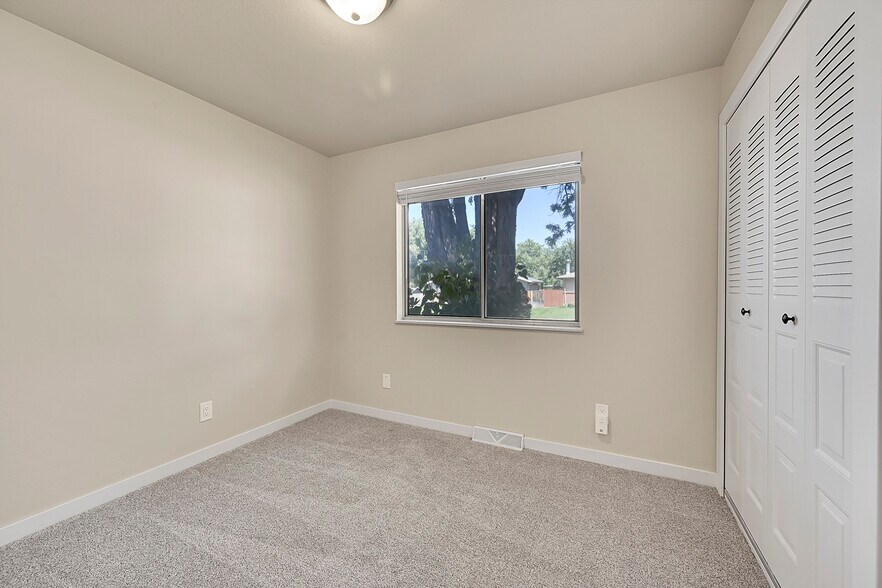 Building Photo - 2742 W 22nd Street Dr