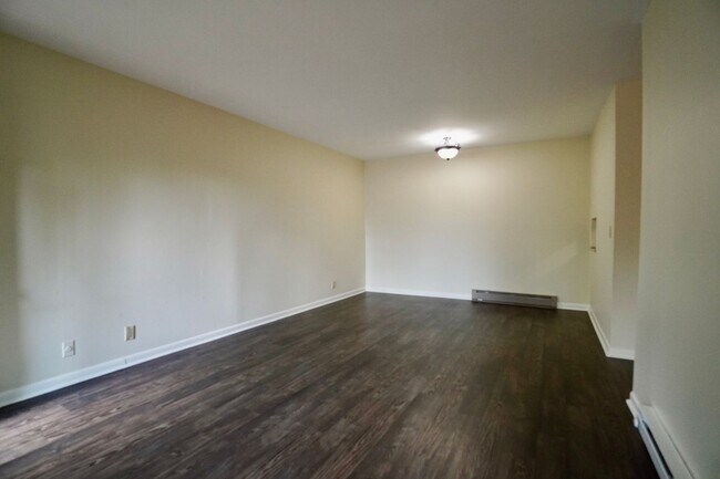Building Photo - 2601 Hillsboro Pike