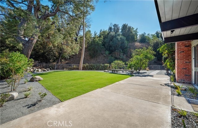 Building Photo - 4924 E Elsinore Ave