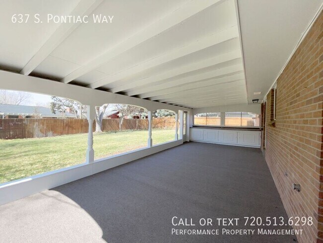 Building Photo - 637 S Pontiac Way