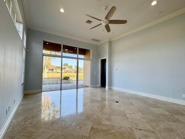 Building Photo - 164 SE Santa Gardenia