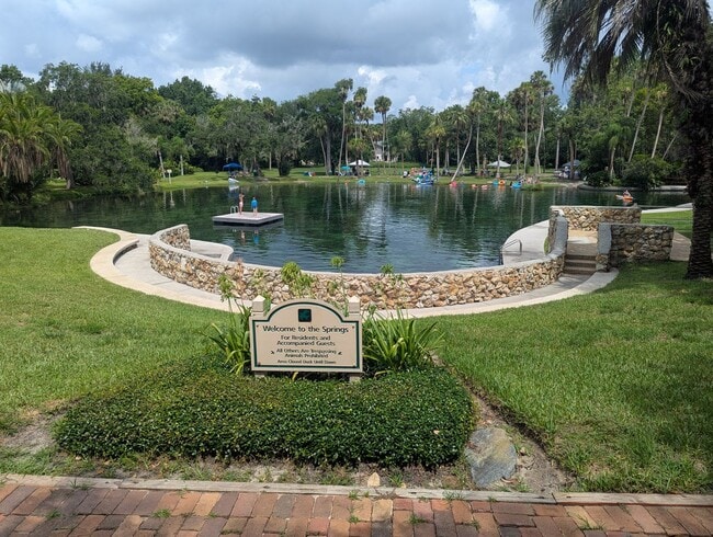 Building Photo - True Florida Living