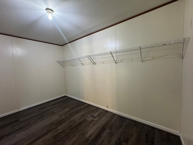 Building Photo - 22 Pine St