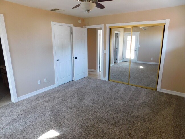Building Photo - Gorgeous 3 Bed 2 Bath House in a Great Neighborhood