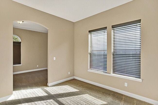 Building Photo - Gorgeous 5 bedroom/ 4 bathroom home in Durbin!