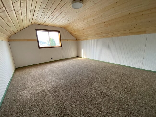 Building Photo - Remodeled Roseburg 4 bedroom home