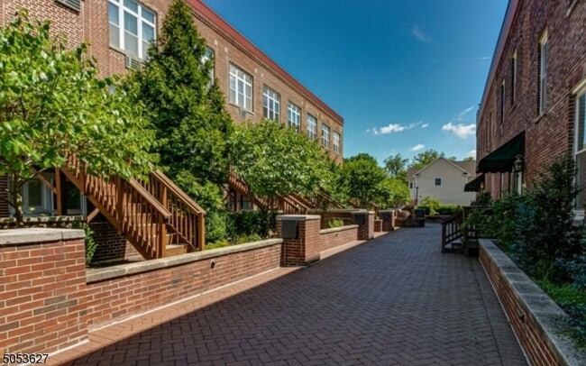 Building Photo - 519 Trinity Pl