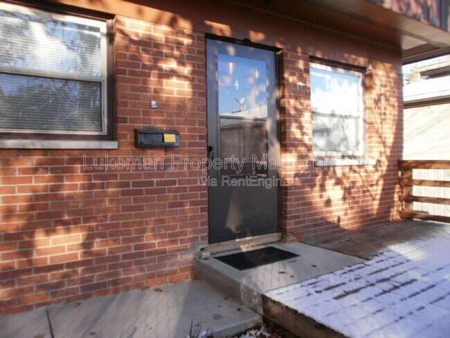 Building Photo - 1536 Henson Ave
