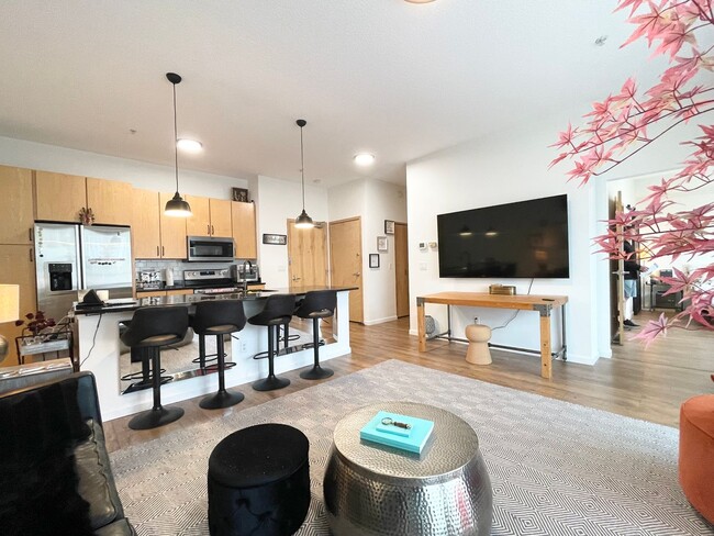 Building Photo - Luxury Condo Living in the Heart of Excelsior & Grand - Underground parking -Available NOW!