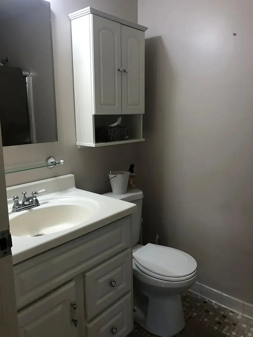 bathroom - 59 Richmond Blvd