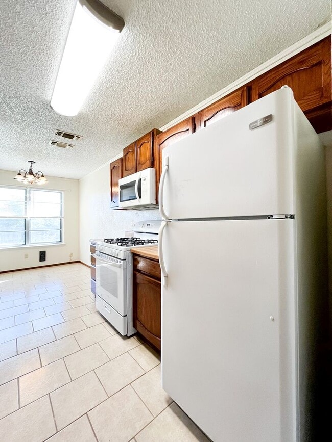 Building Photo - Available NOW!!!! Gorgeous 1 story, 3 bedroom, 2 bath, 2 car garage home with garage door opener....