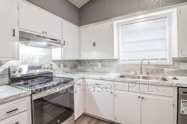 Building Photo - 5515 1st St