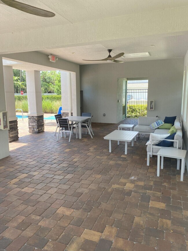 Building Photo - 6668 Pointe of Woods Dr