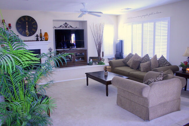 Family room - 27955 Alta Vista Ave