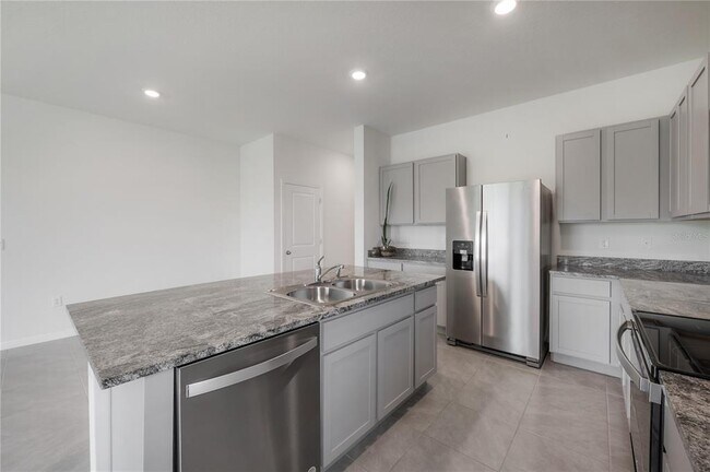 Building Photo - 16701 Maude Dr