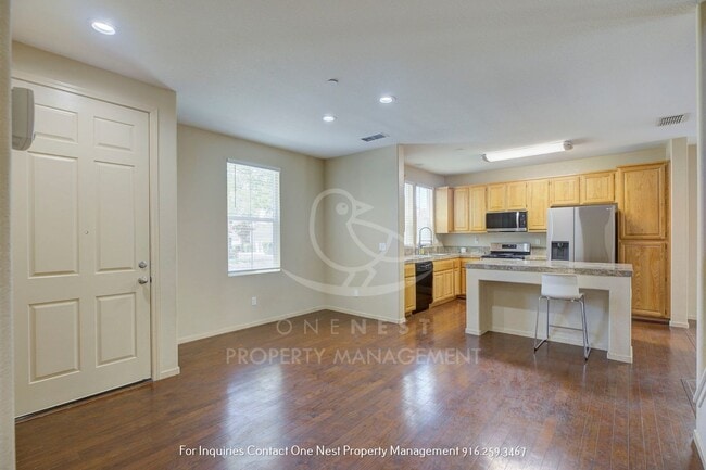 Building Photo - Lincoln Crossing; 4 bedroom in Gated commu...