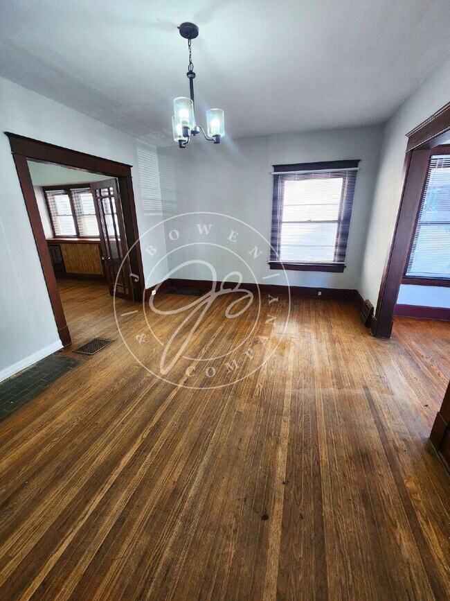 Building Photo - Very spacious lower 2 bedroom with separat...