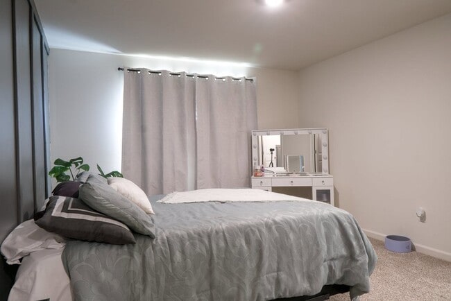 Building Photo - 6561 Sassafras Wy