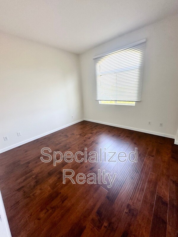 Building Photo - 5716 Whitsett Ave
