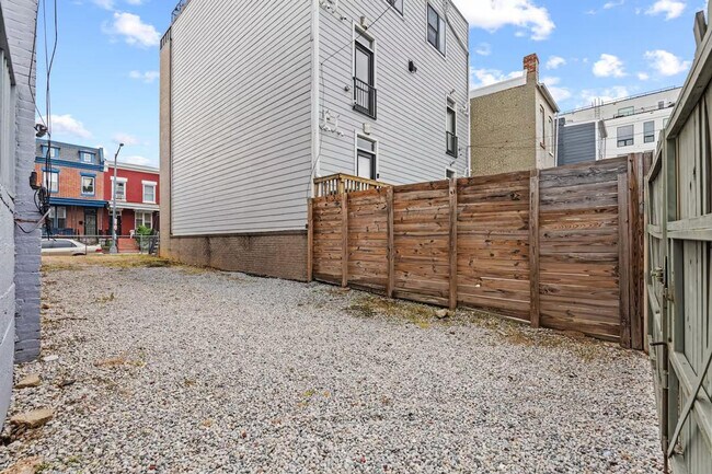 Building Photo - 613 Harvard St NW