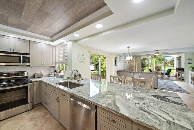 Building Photo - 353 S US Hwy 1