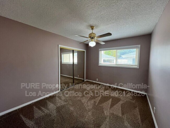 Building Photo - 2667 S Dolphin St