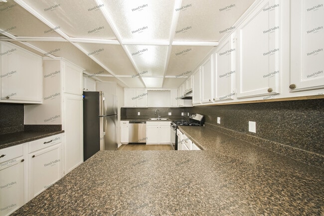 Building Photo - 2401 Piccadilly Cir